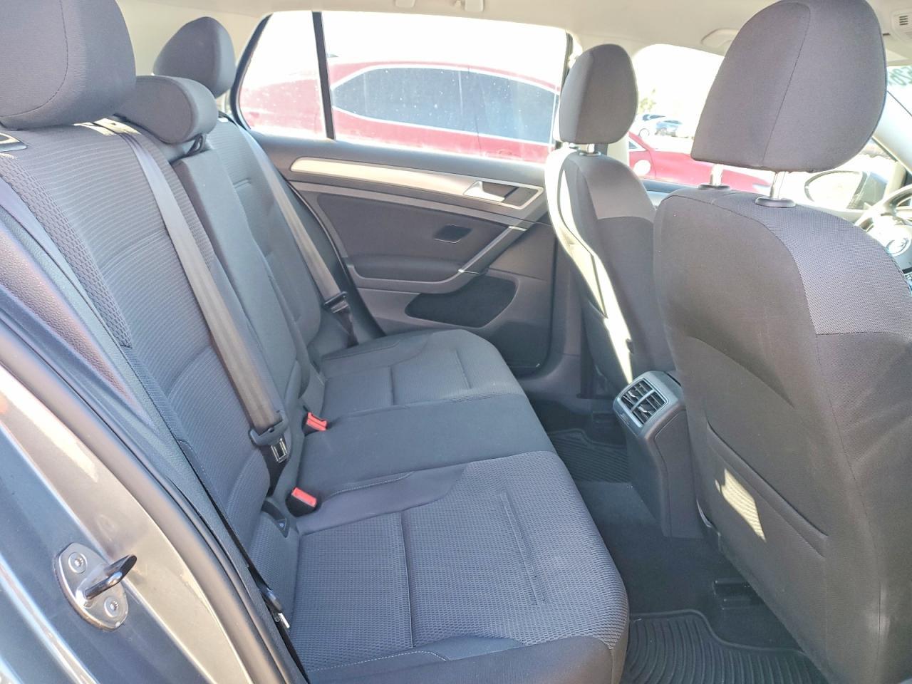 2016 Volkswagen Golf S - zdjęcie 10