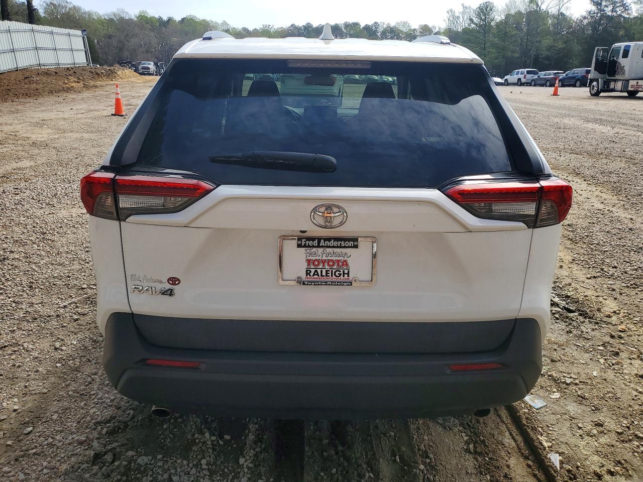 2019 Toyota Rav4 Le - zdjęcie 6