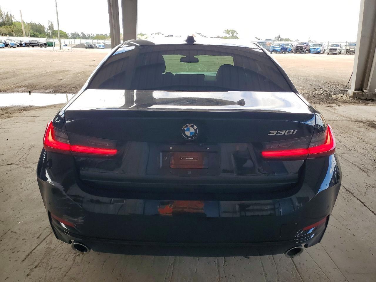 2024 BMW 330I - zdjęcie 6