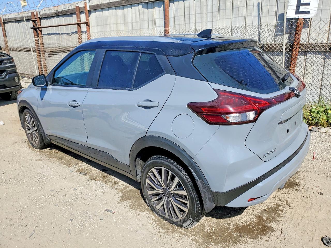 2023 Nissan Kicks Sv - zdjęcie 2