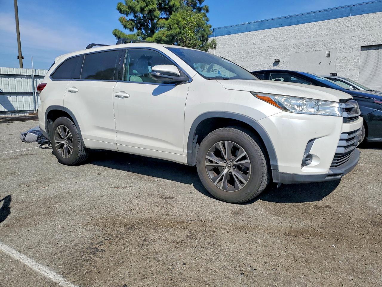 2018 Toyota Highlander Le - zdjęcie 4