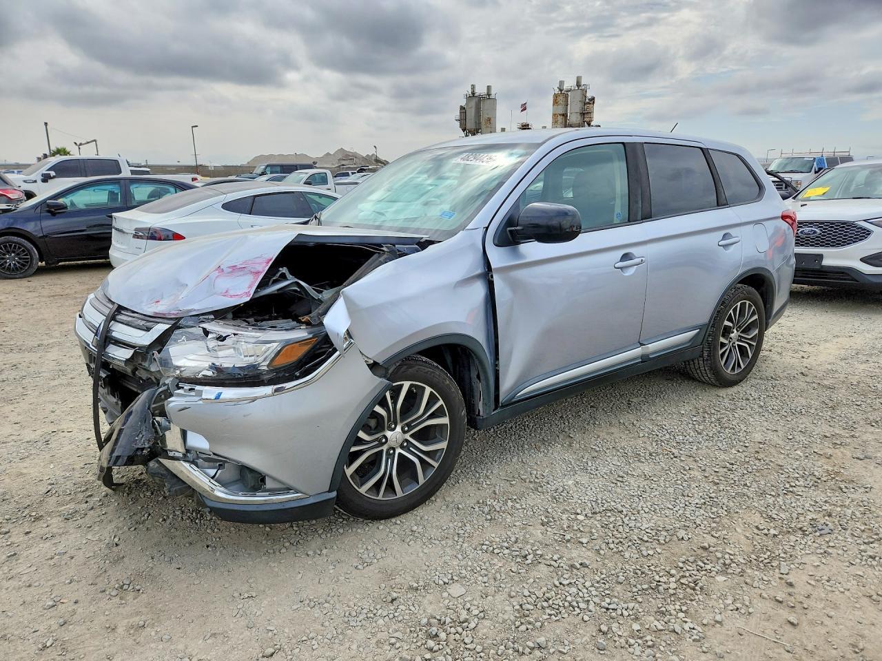 2016 Mitsubishi Outlander Es - zdjęcie główne