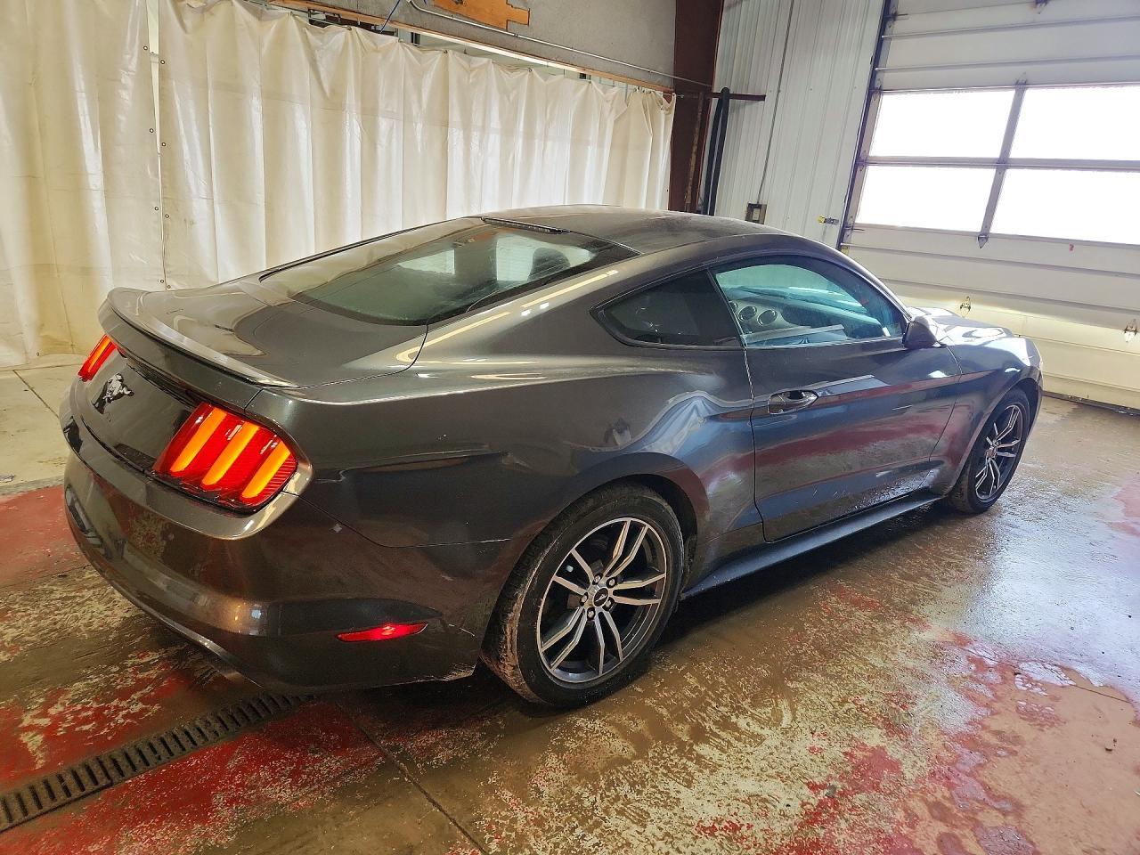 2017 Ford Mustang - zdjęcie 3