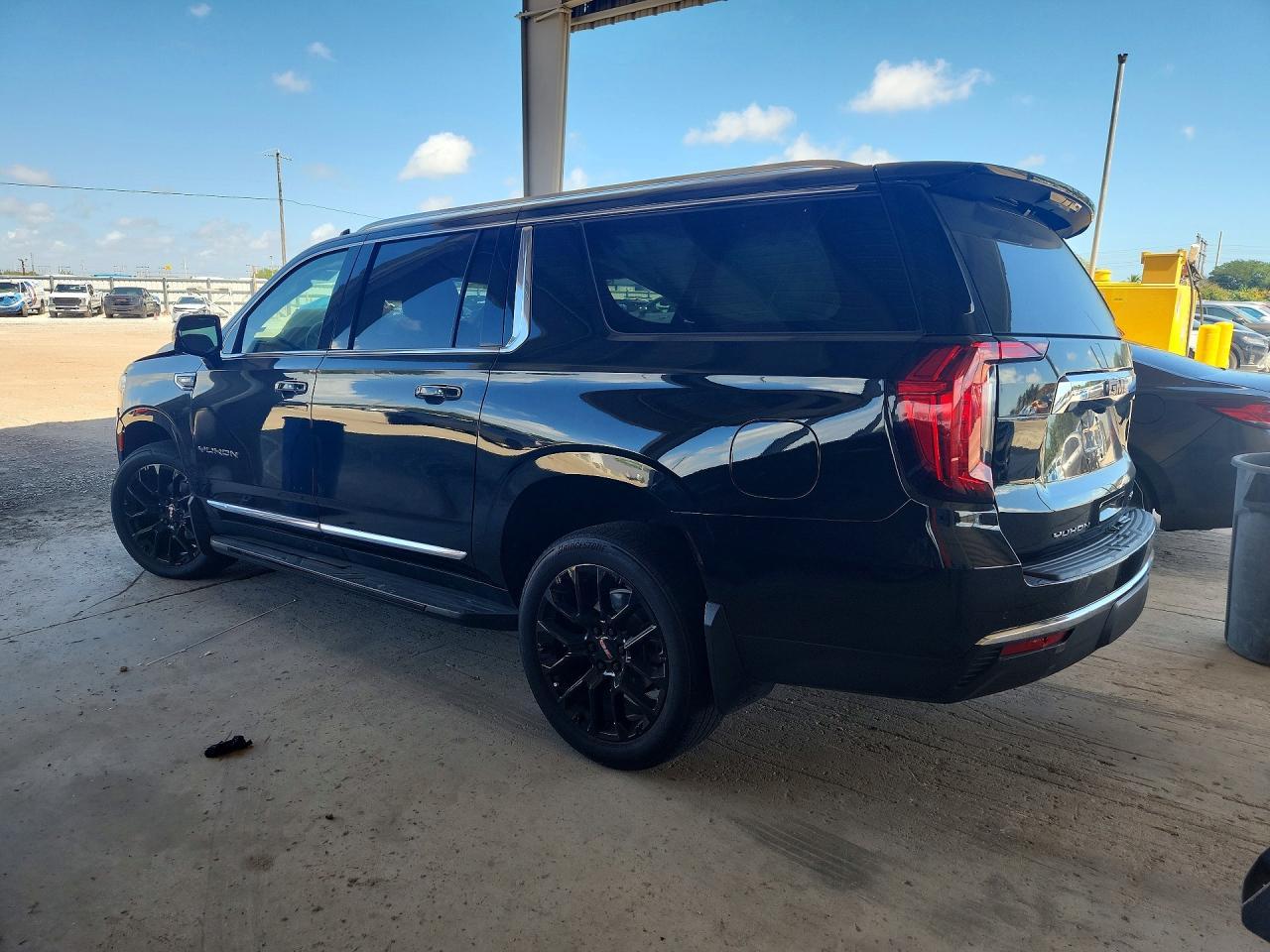 2023 GMC Yukon Xl K1500 Slt - zdjęcie 2