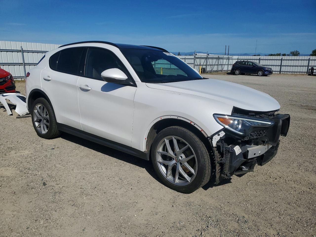 2018 Alfa Romeo Stelvio Ti Sport - zdjęcie 4