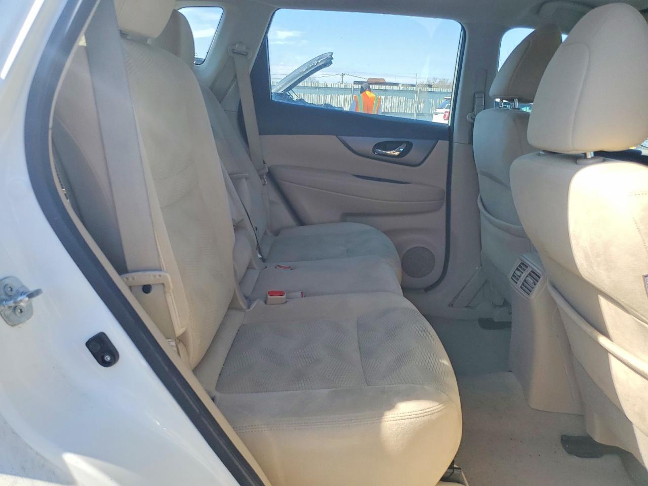 2015 Nissan Rogue S - zdjęcie 11