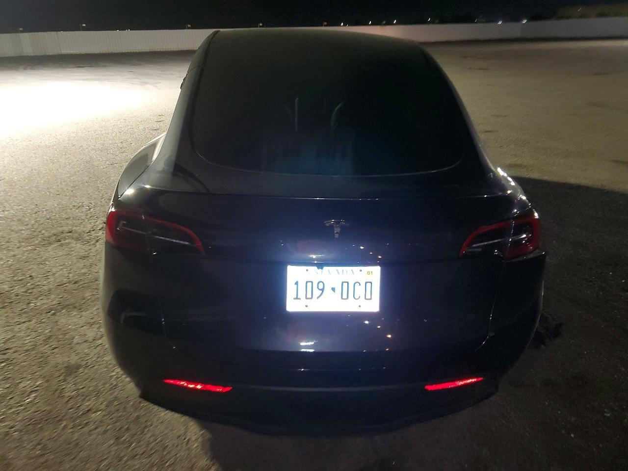2025 Tesla Model Y - zdjęcie 6