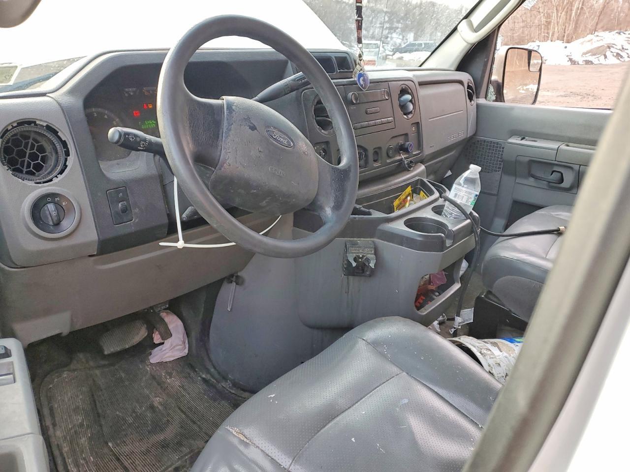 2014 Ford Econoline E150 Van - zdjęcie 8