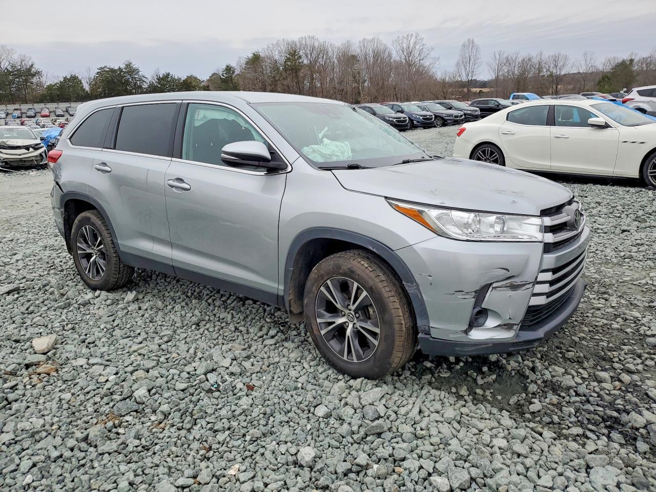 2019 Toyota Highlander Le - zdjęcie 4