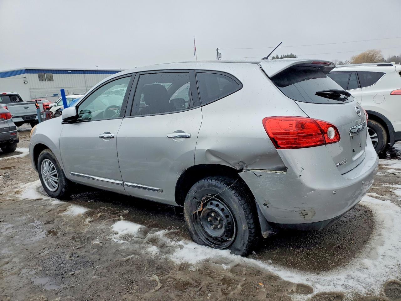 2013 Nissan Rogue S - zdjęcie 2