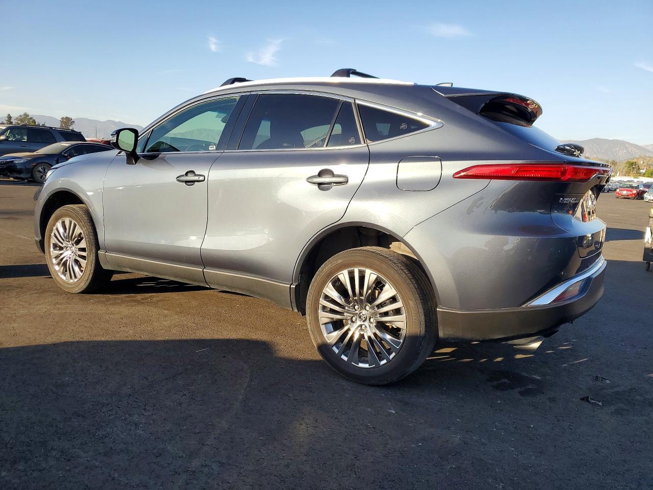 2022 Toyota Venza Xle - zdjęcie 2