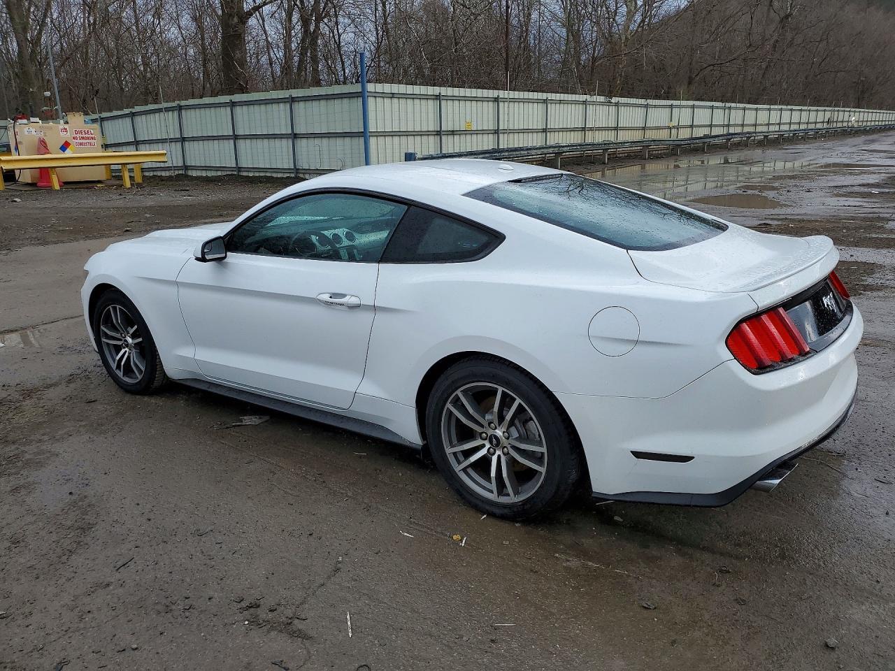 2016 Ford Mustang - zdjęcie 2