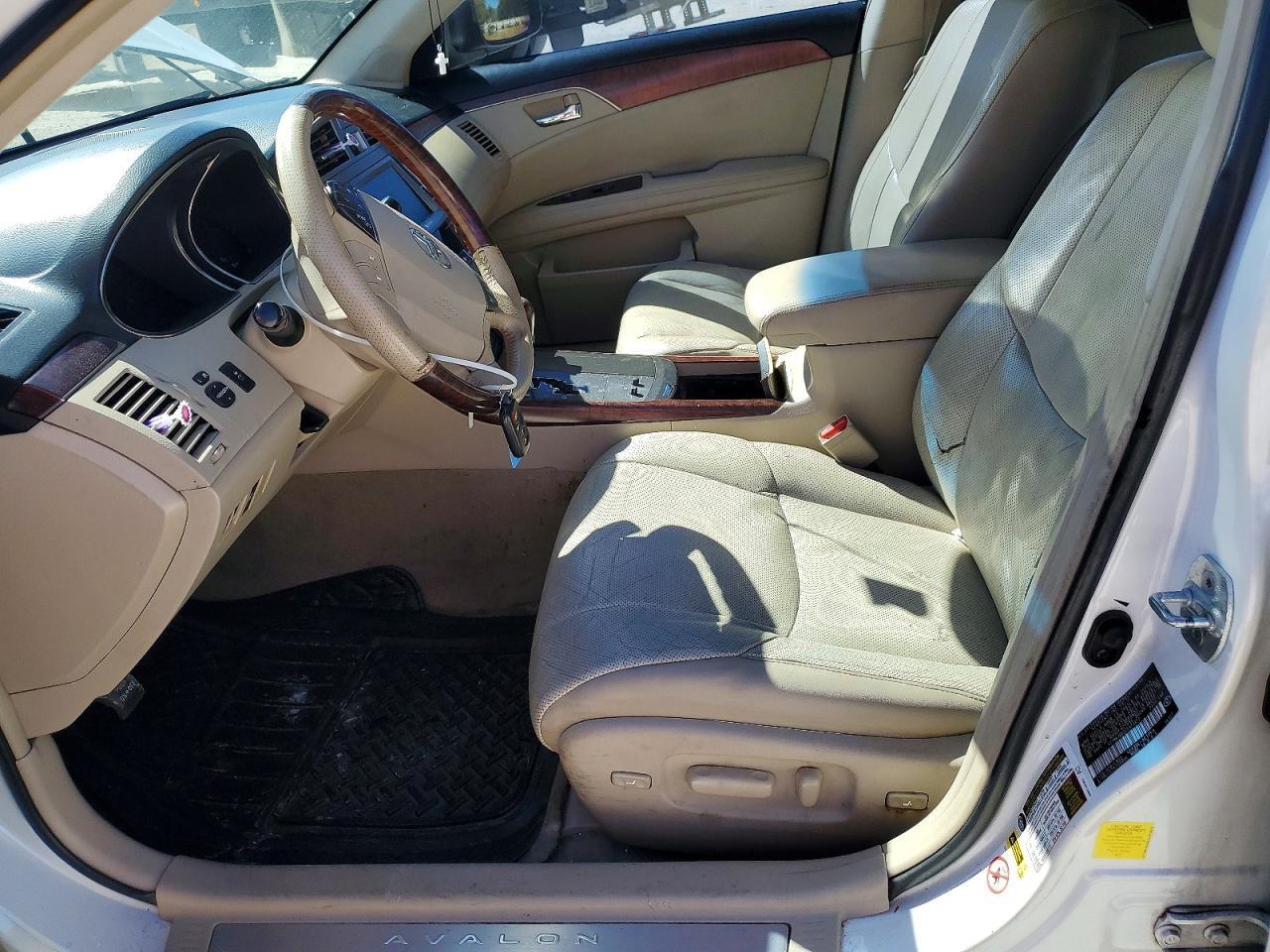 2025 Toyota Avalon Limited - zdjęcie 7