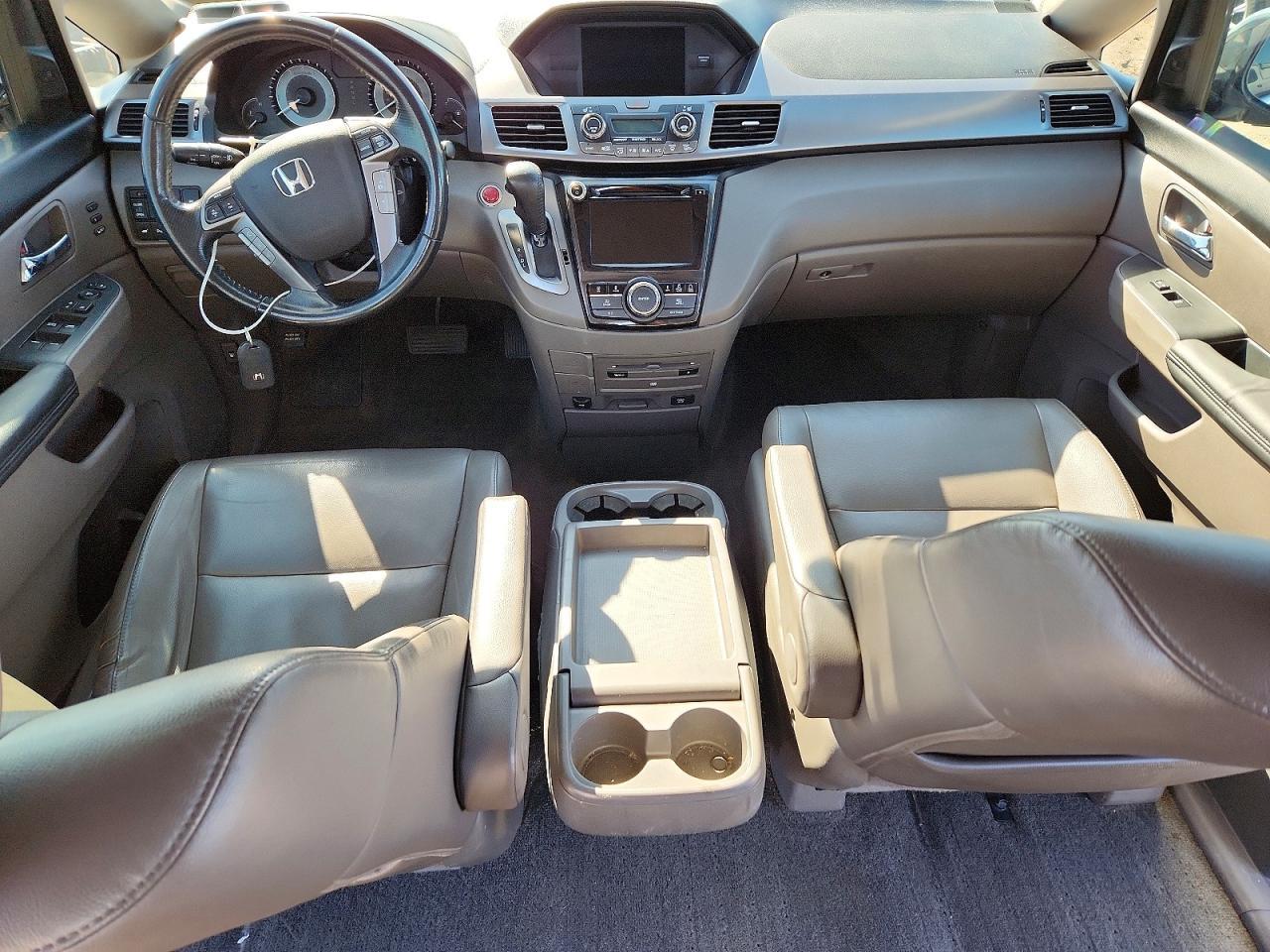 2014 Honda Odyssey Touring - zdjęcie 8