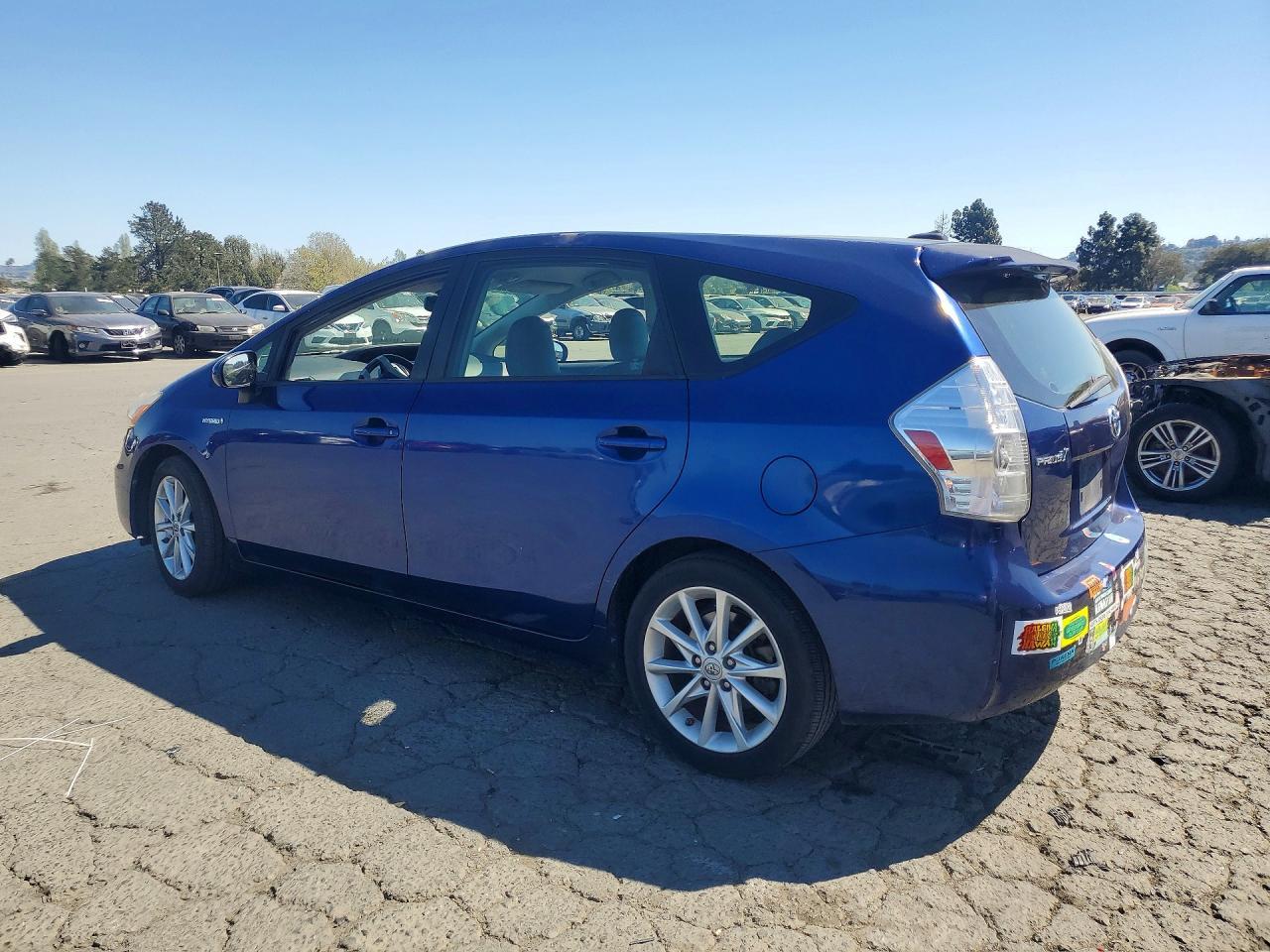 2014 Toyota Prius V Five - zdjęcie 2