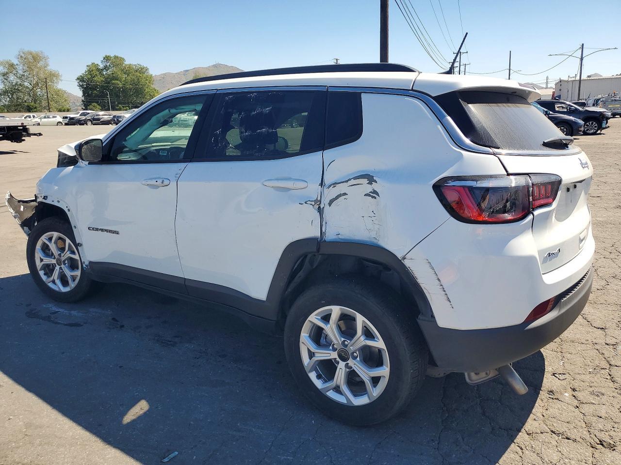 2025 Jeep Compass Latitude - zdjęcie 2