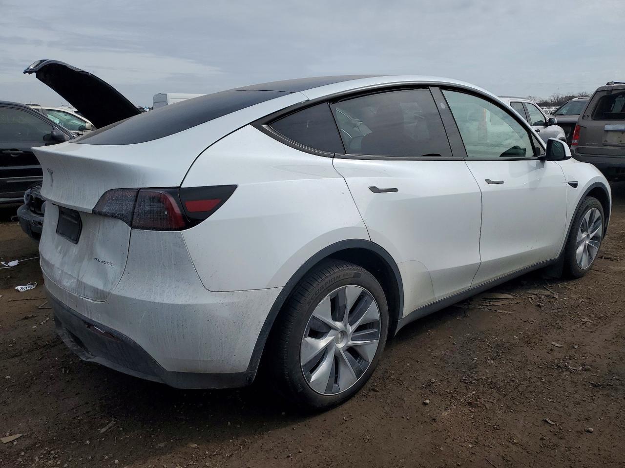 2024 Tesla Model Y - zdjęcie 3