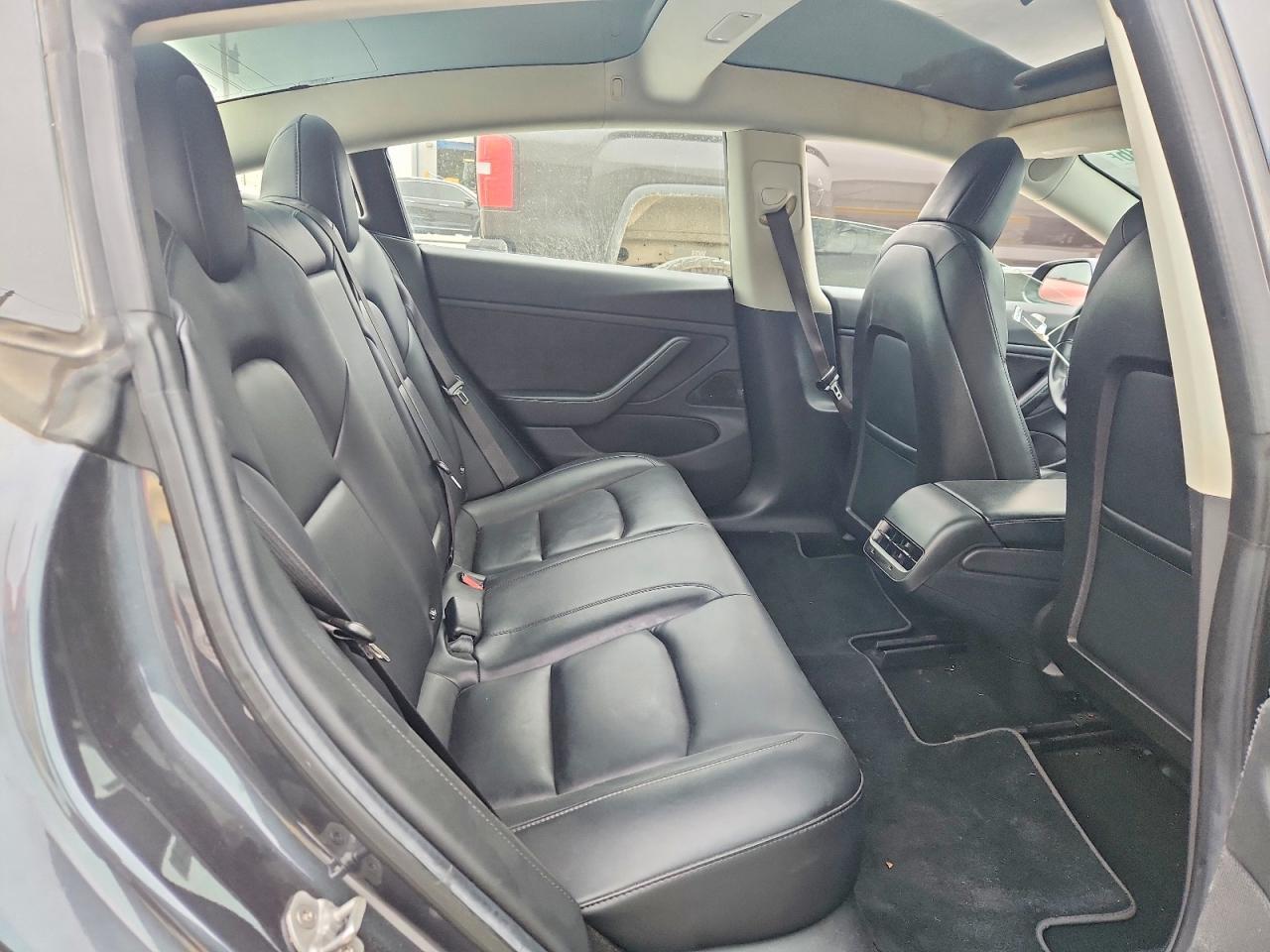 2018 Tesla Model 3 - zdjęcie 10