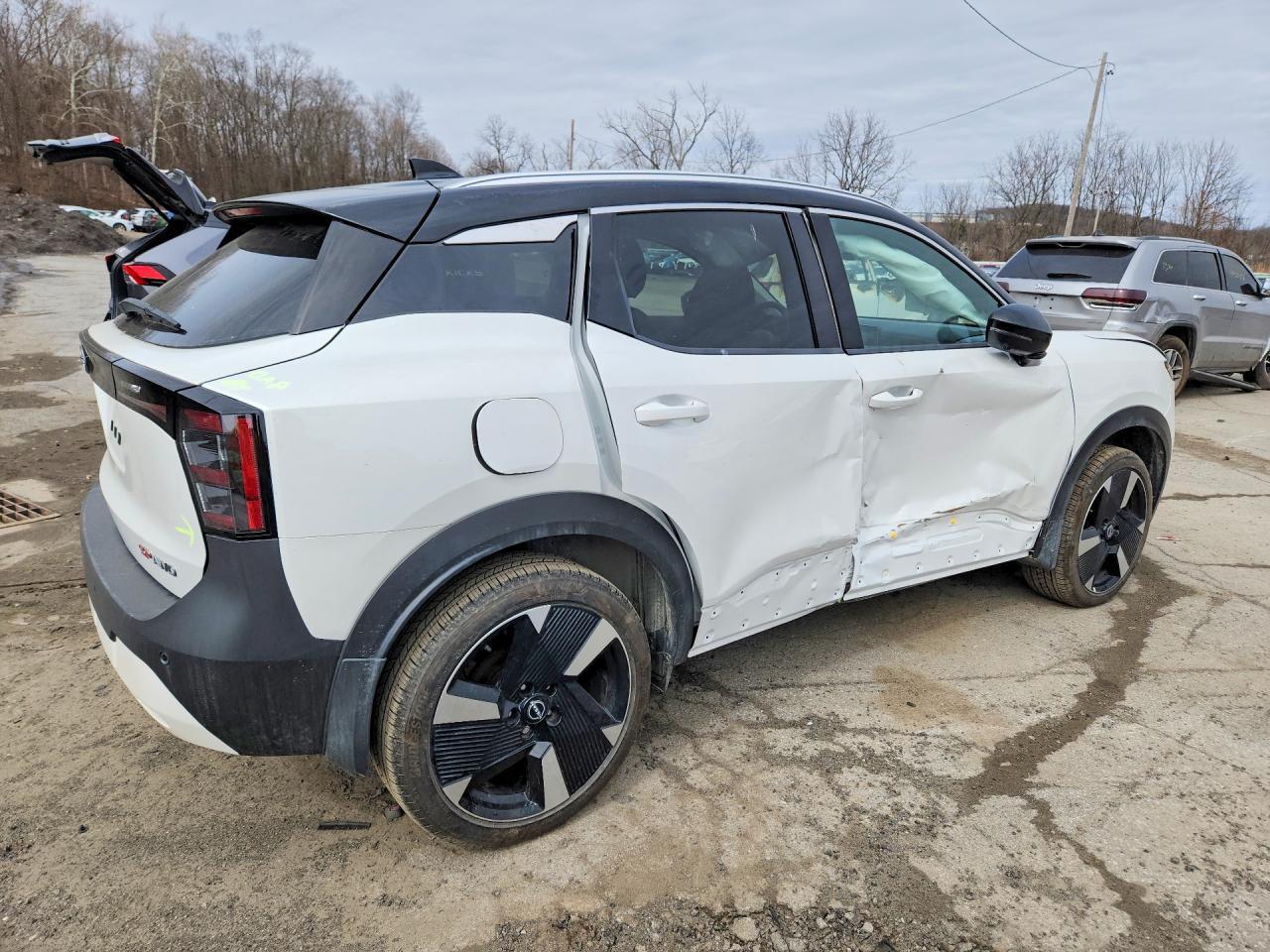2025 Nissan Kicks Sr - zdjęcie 3