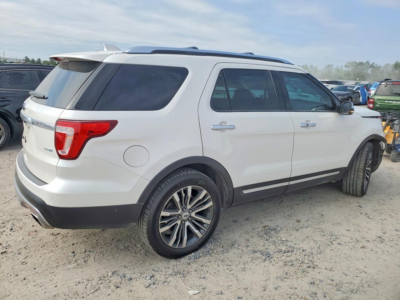 2017 Ford Explorer Platinum - zdjęcie 3