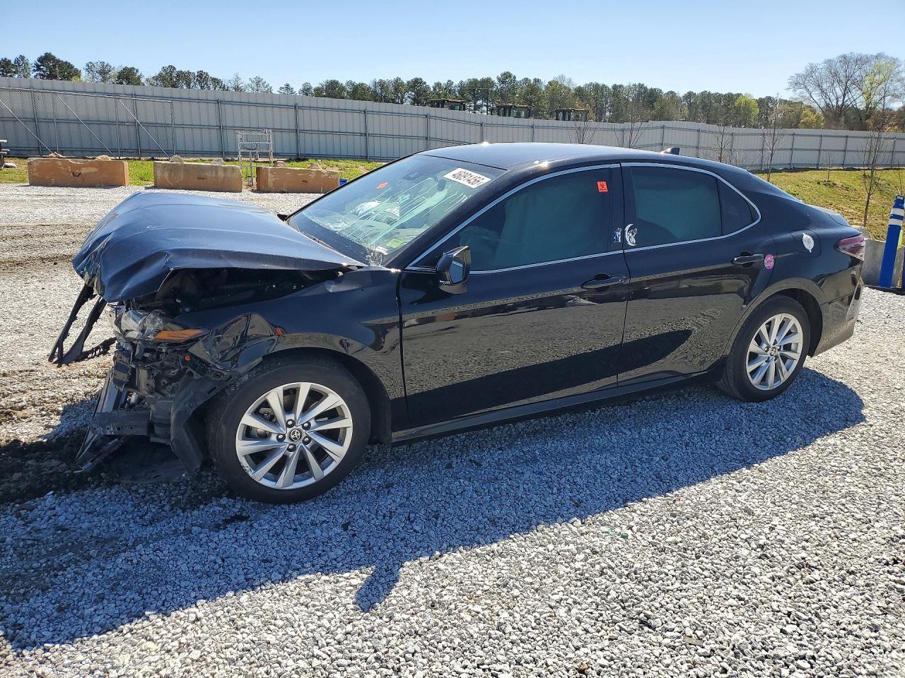 2023 Toyota Camry Le - zdjęcie główne