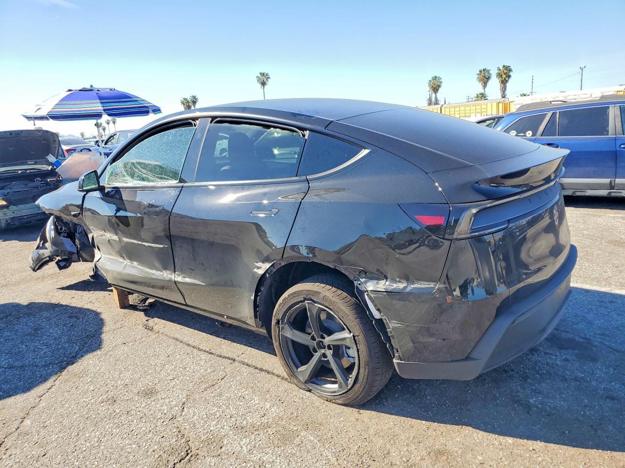 2026 Tesla Model Y - zdjęcie 2