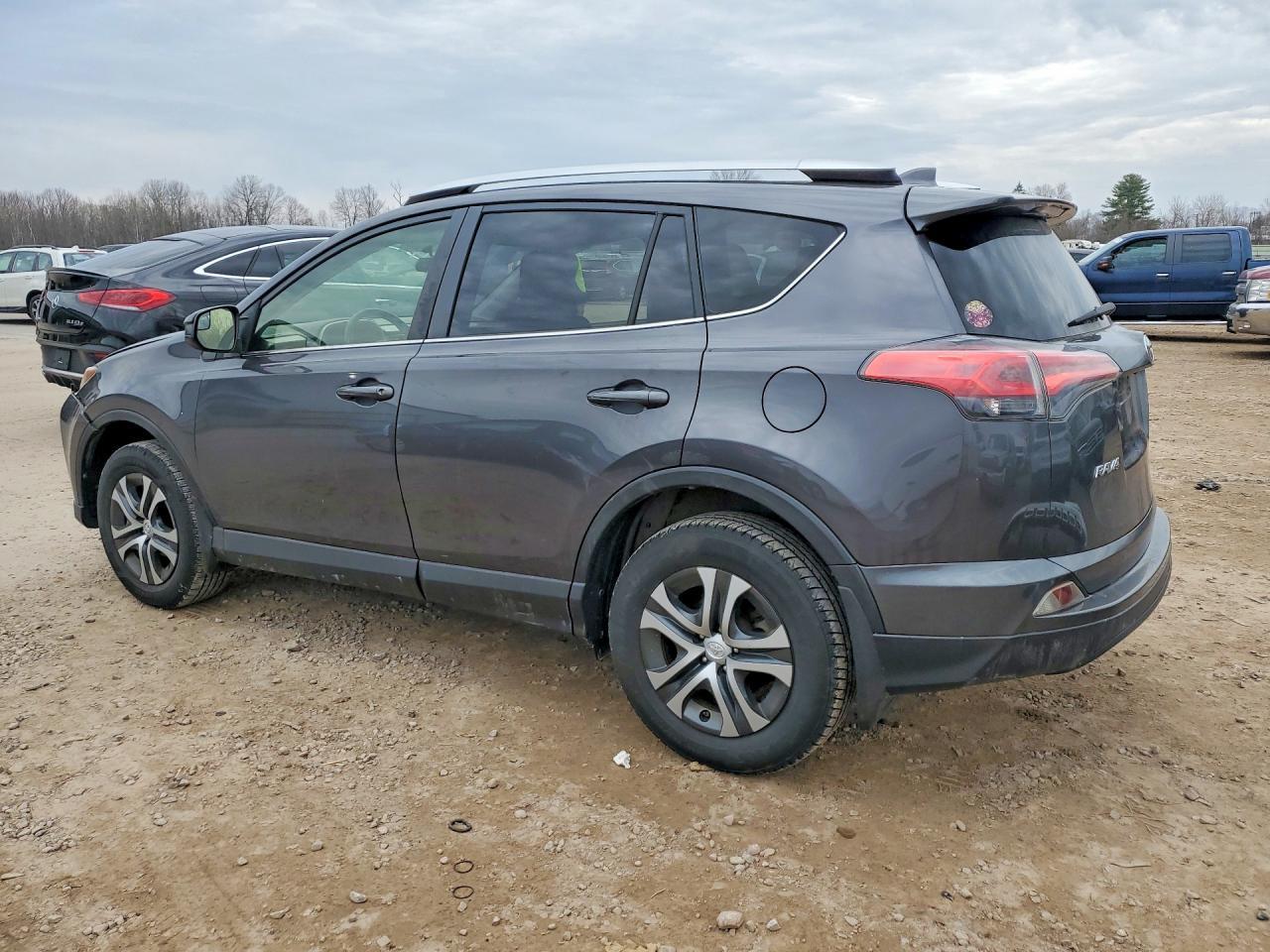 2016 Toyota Rav4 Le - zdjęcie 2