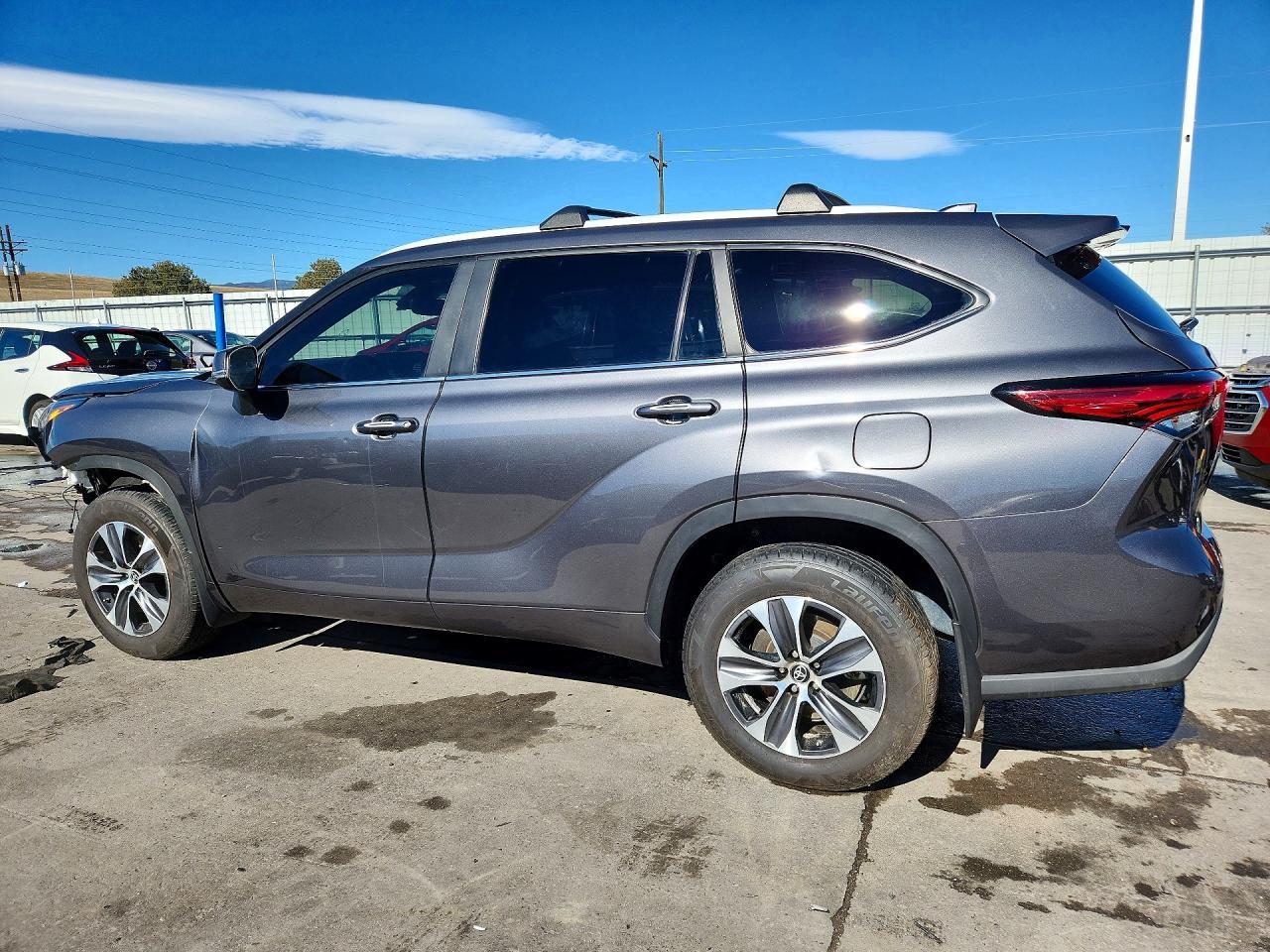 2023 Toyota Highlander Xle - zdjęcie 2