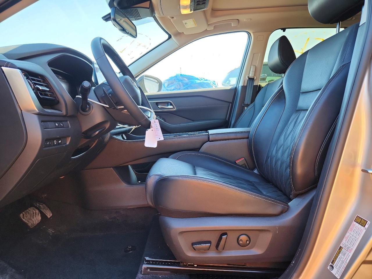 2025 Nissan Rogue Platinum - zdjęcie 7