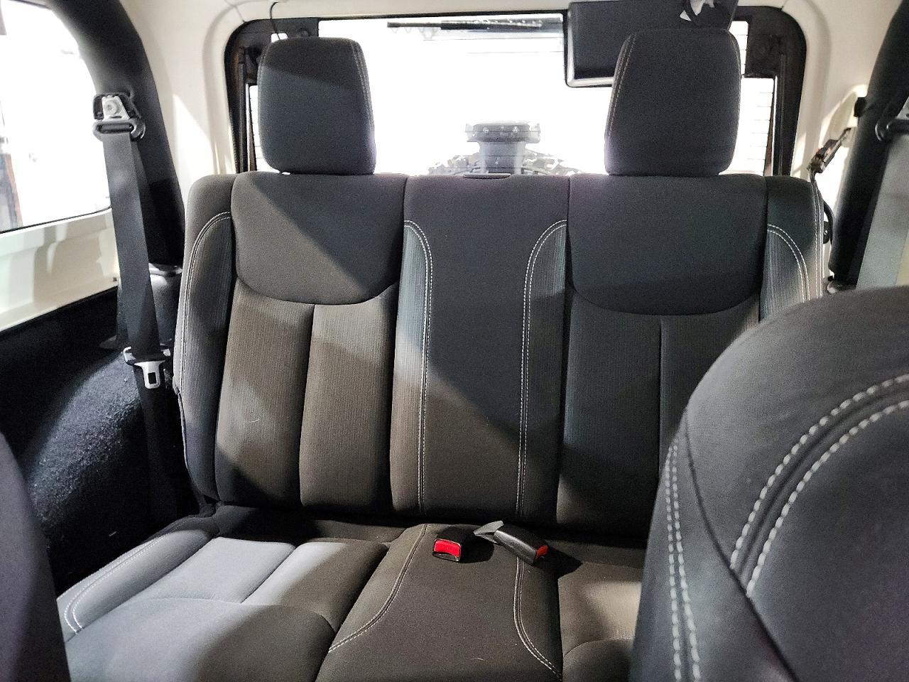 2015 Jeep Wrangler Rubicon - zdjęcie 10