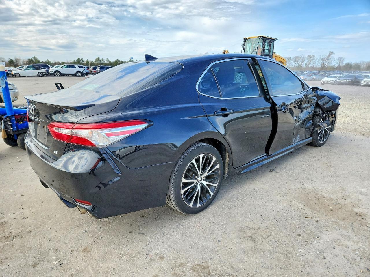 2019 Toyota Camry Se - zdjęcie 3
