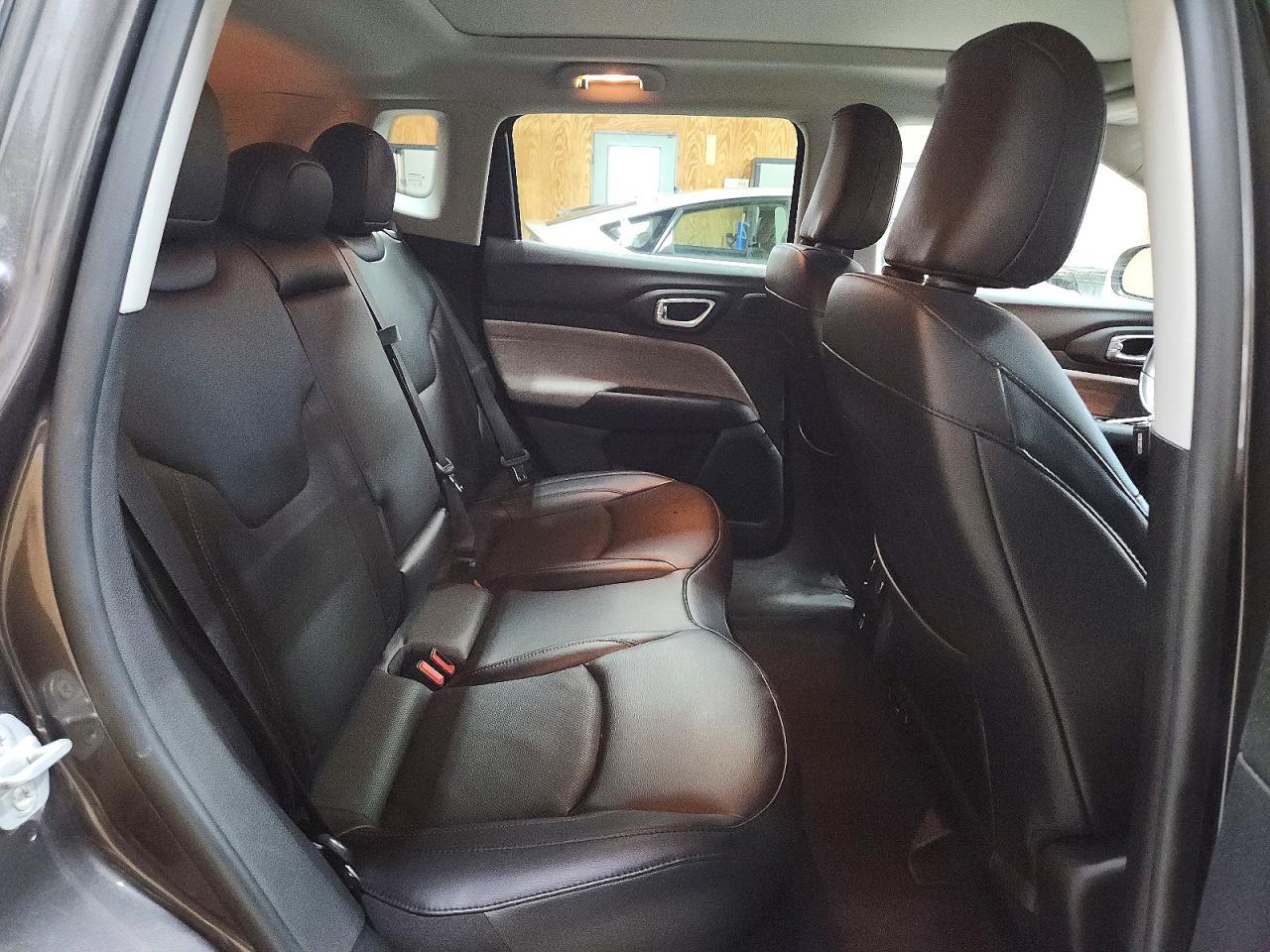 2022 Jeep Compass Latitude Lux - zdjęcie 11
