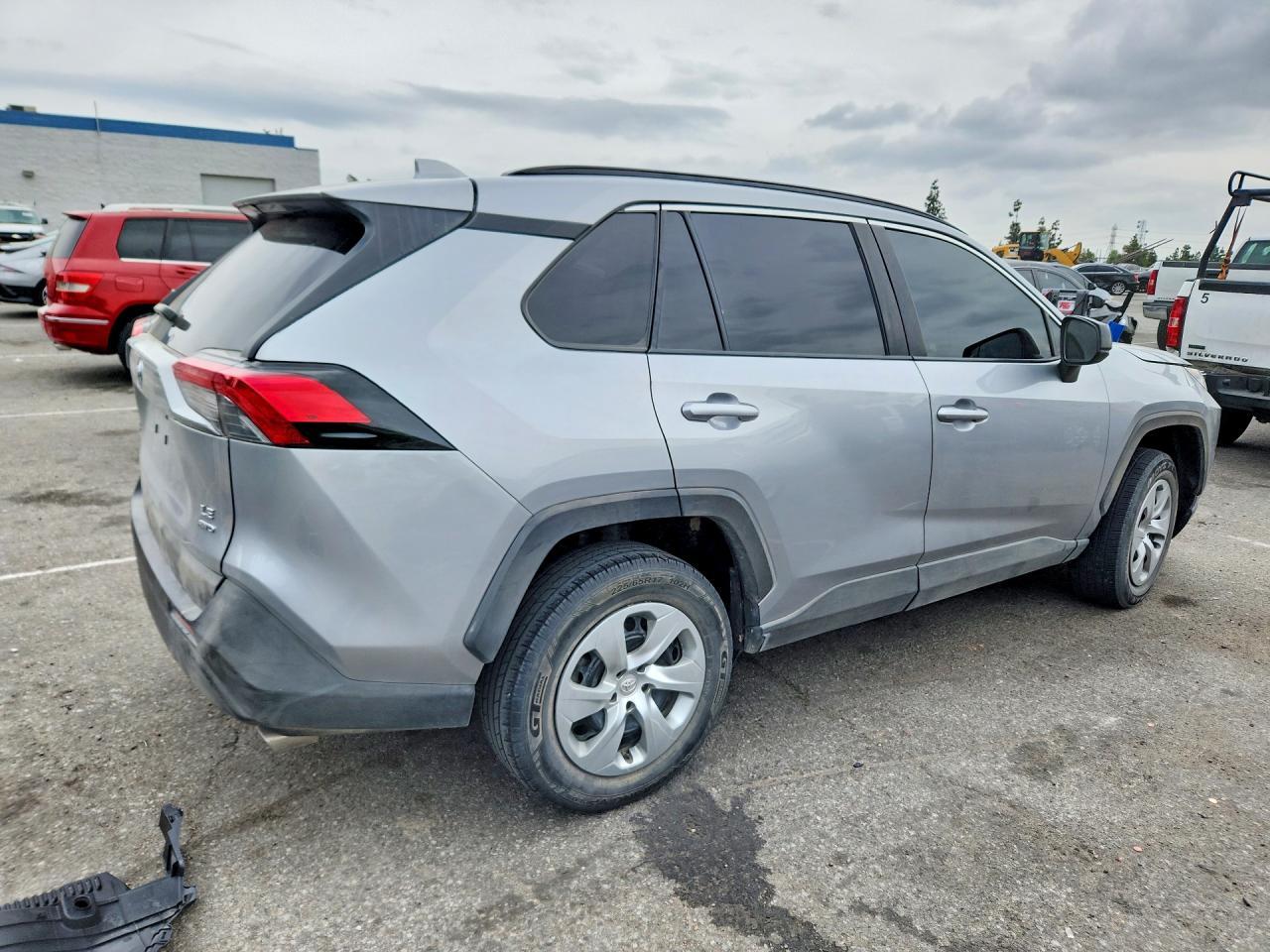 2019 Toyota Rav4 Le - zdjęcie 3
