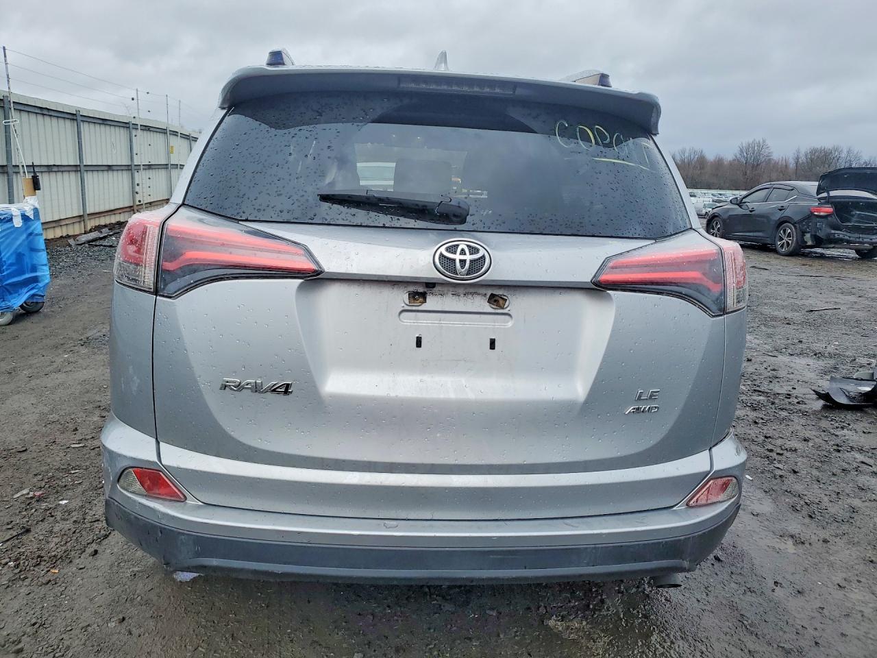 2018 Toyota Rav4 Le - zdjęcie 6