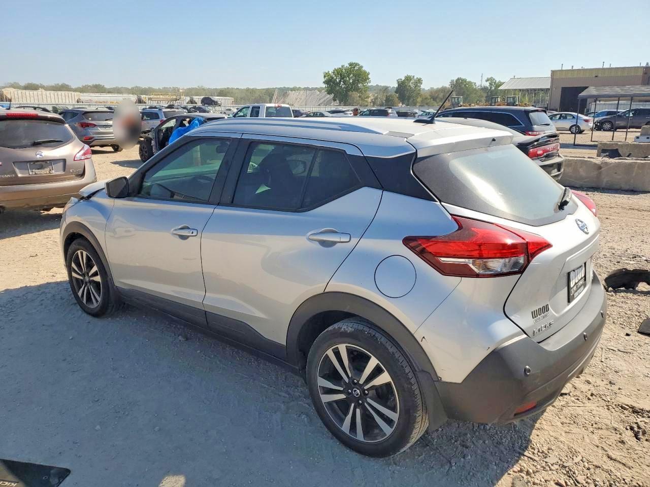 2020 Nissan Kicks Sv - zdjęcie 2