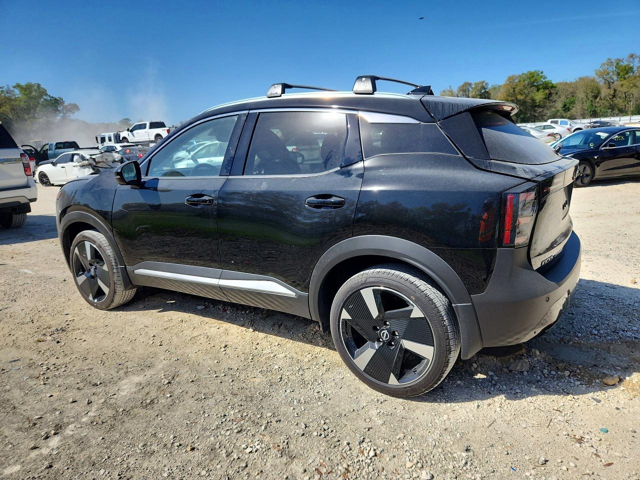 2025 Nissan Kicks Sr - zdjęcie 2