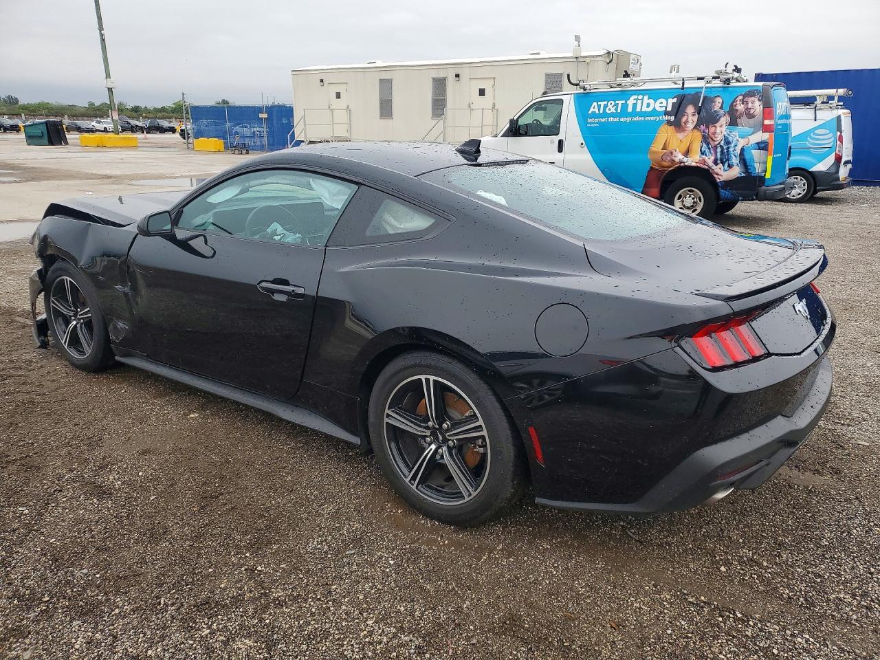 2025 Ford Mustang - zdjęcie 2