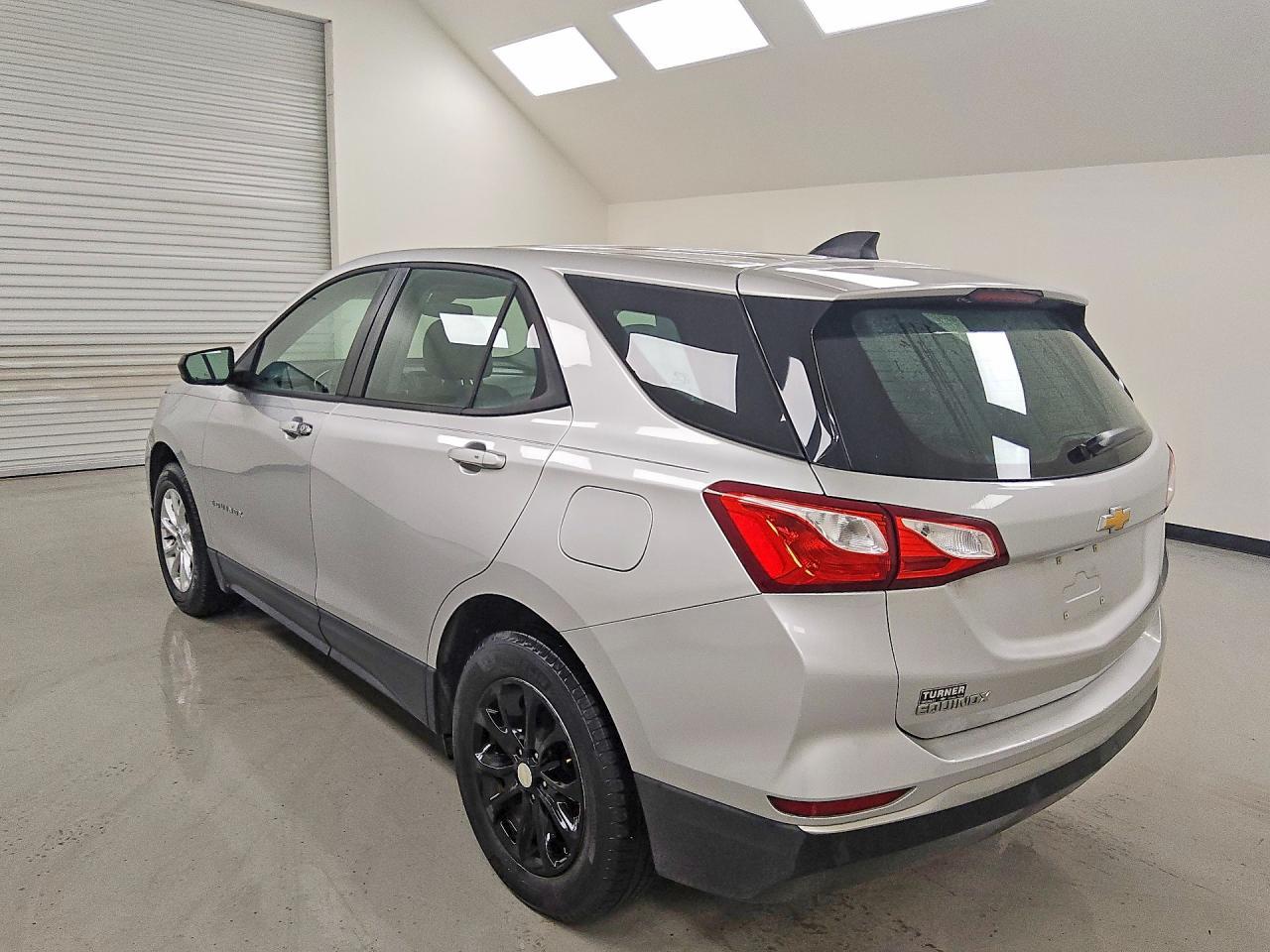 2018 Chevrolet Equinox Ls - zdjęcie 2