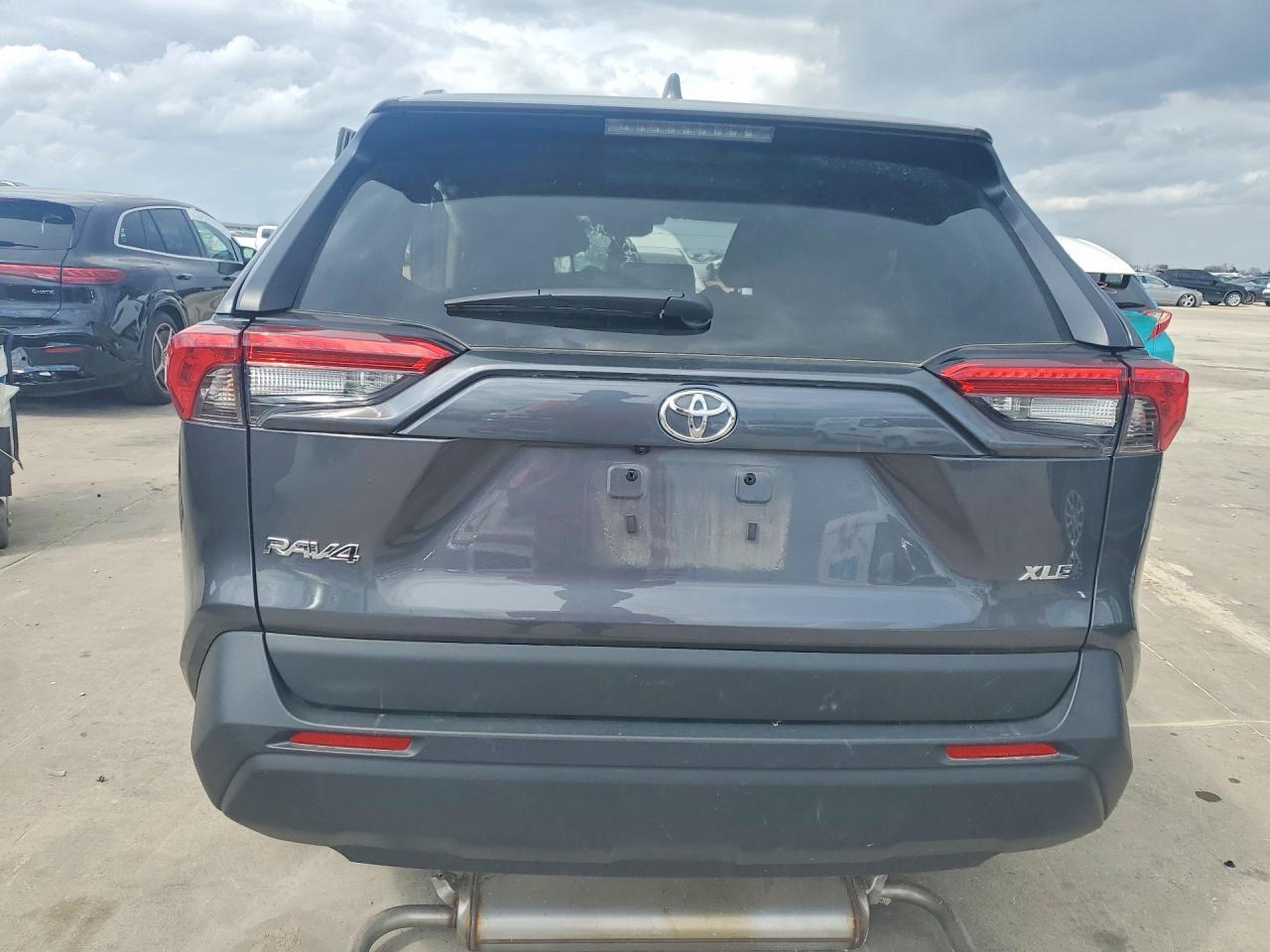 2024 Toyota Rav4 Xle - zdjęcie 6