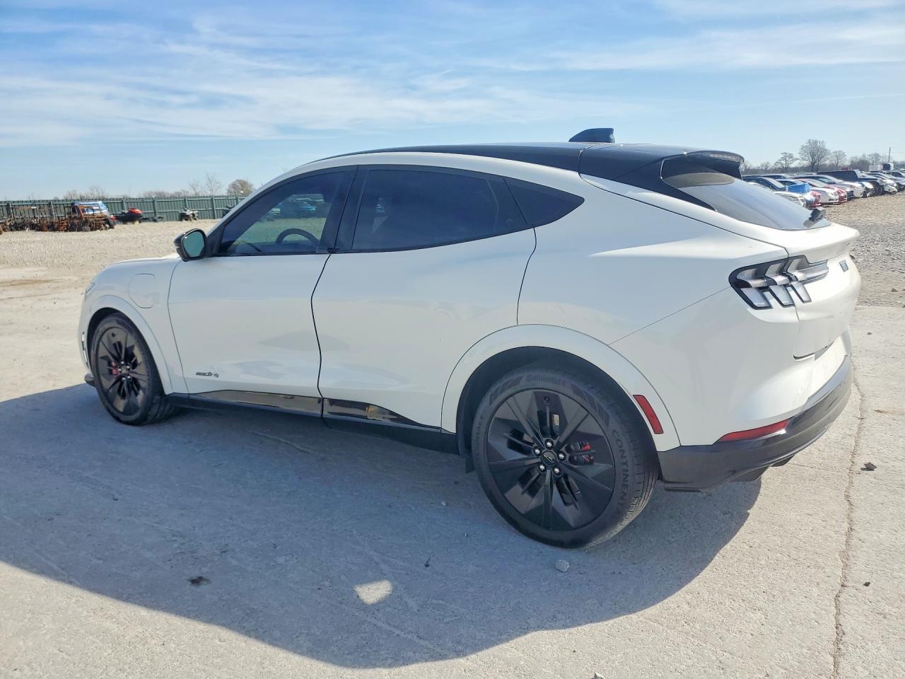 2025 Ford Mustang Mach-E Gt - zdjęcie 2