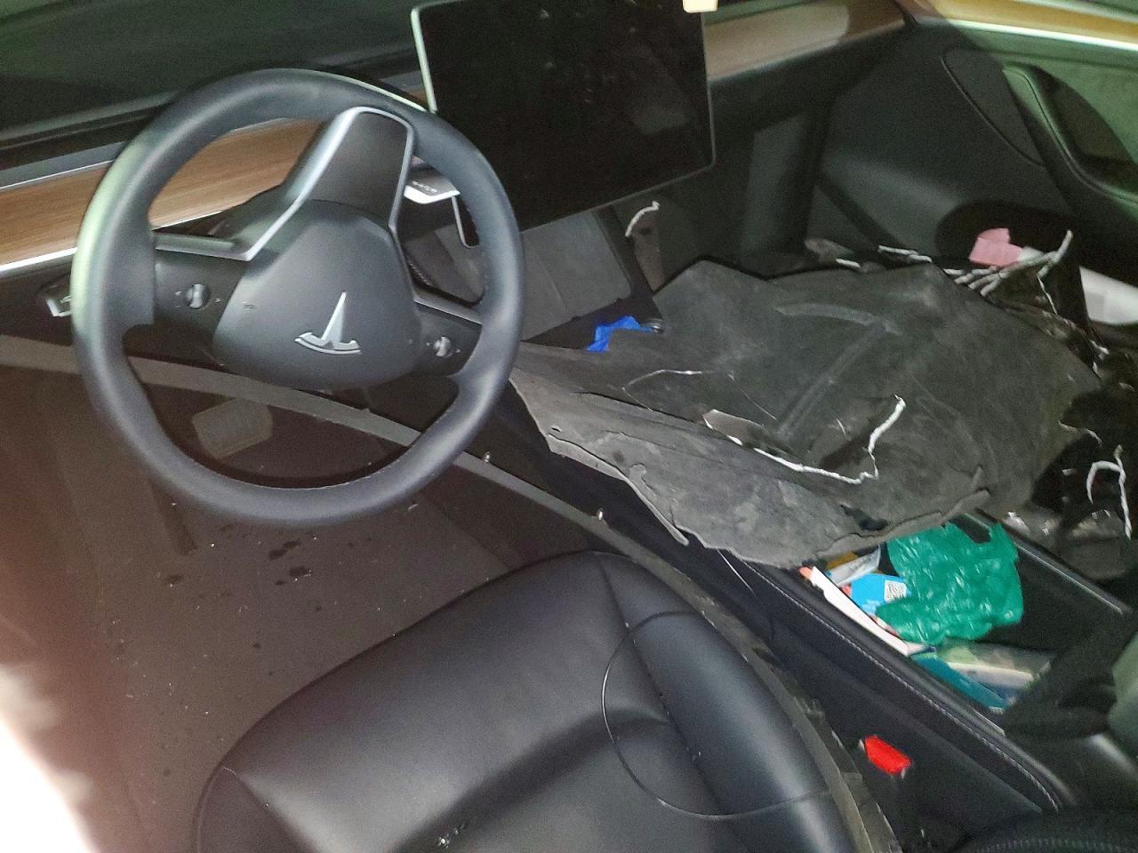 2025 Tesla Model Y - zdjęcie 8