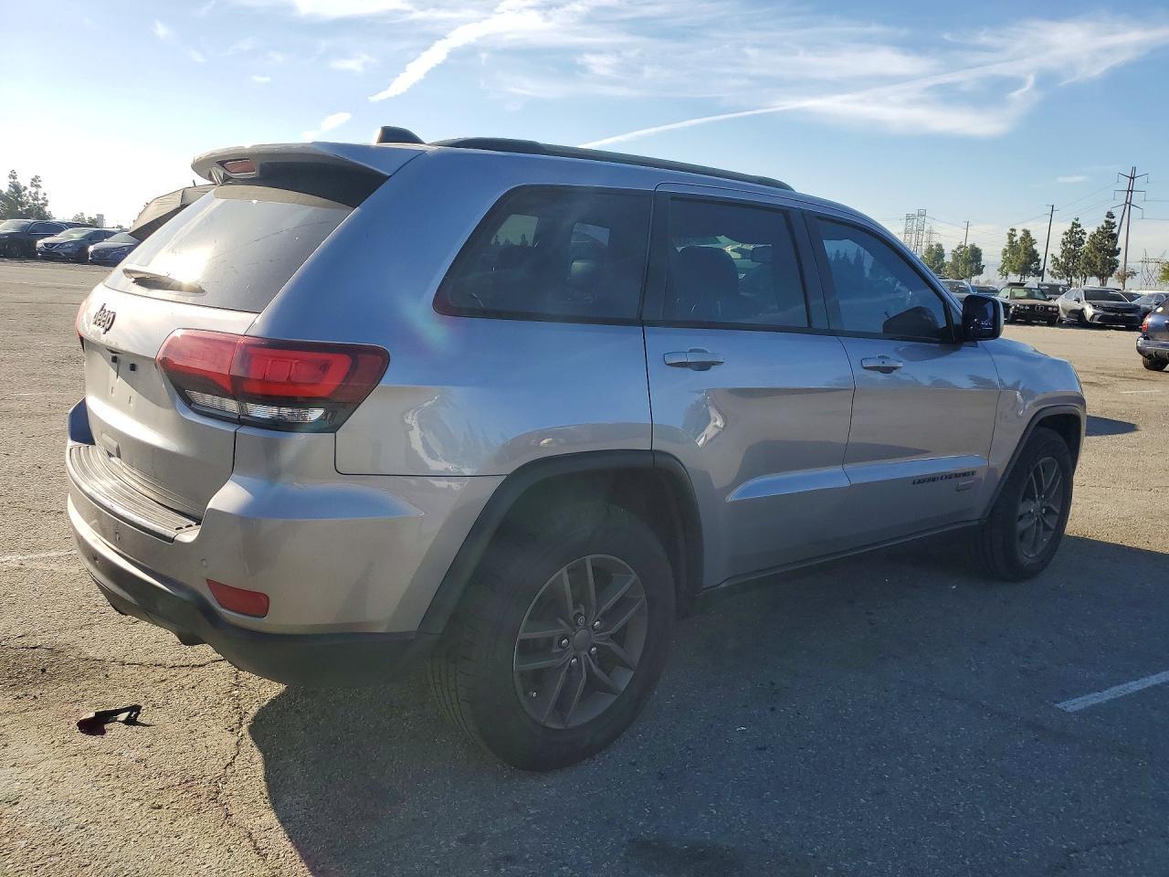 2016 Jeep Grand Cherokee Laredo - zdjęcie 3