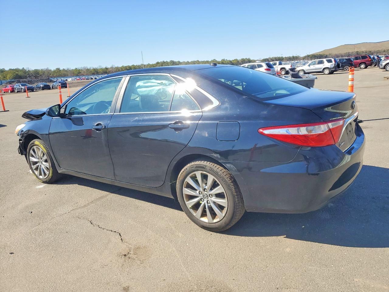 2016 Toyota Camry Xle - zdjęcie 2