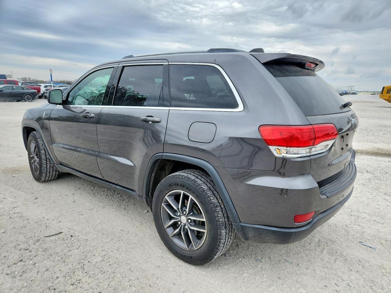 2018 Jeep Grand Cherokee Laredo - zdjęcie 2