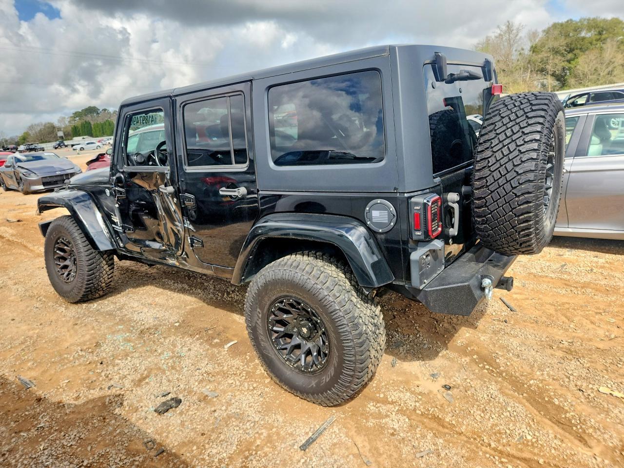 2015 Jeep Wrangler Unlimited Sahara - zdjęcie 2