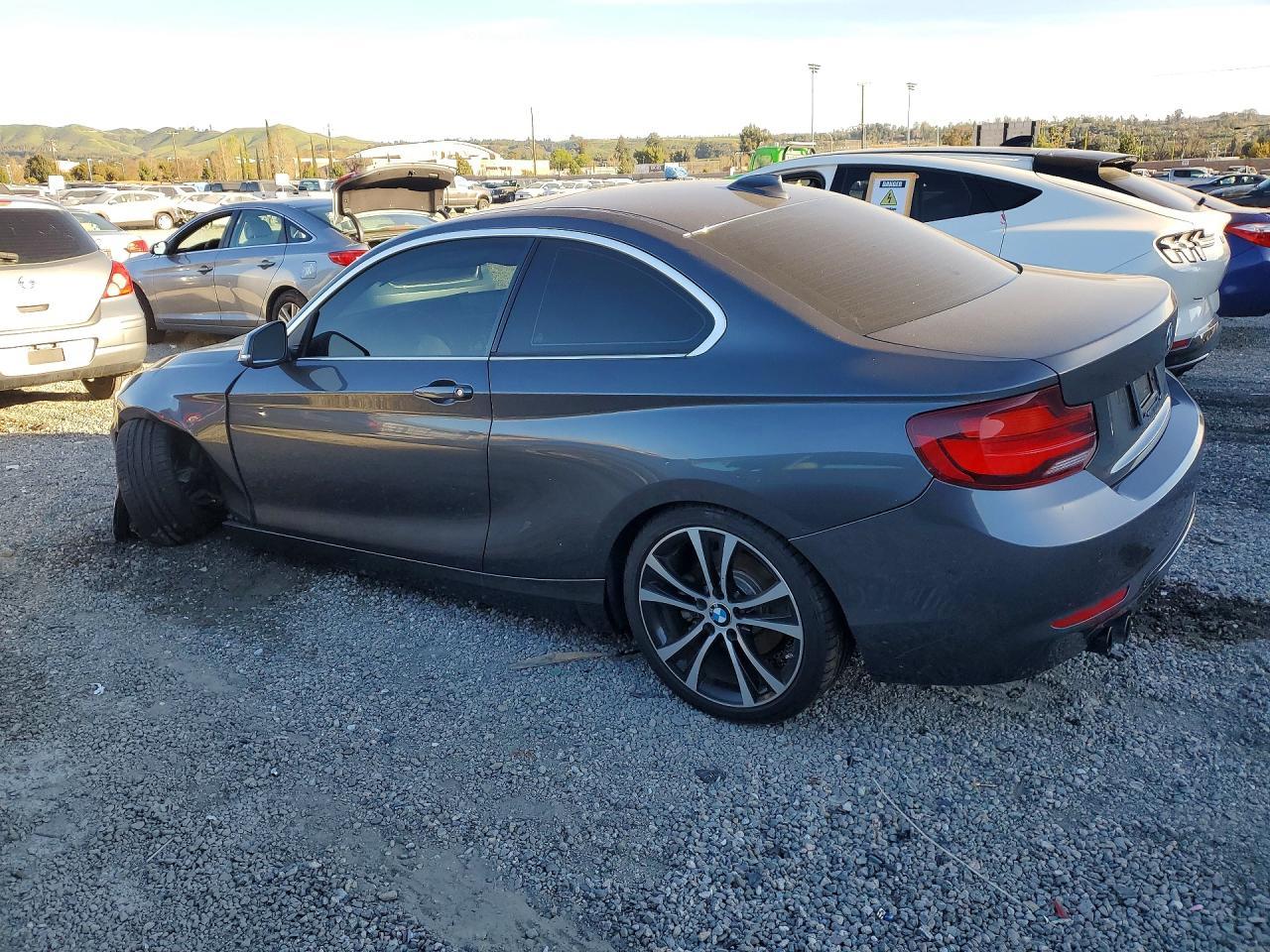 BMW Seria 2 - zdjęcie 2