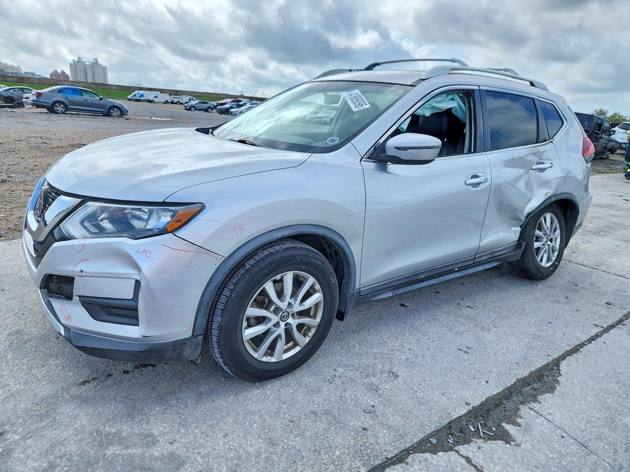 2018 Nissan Rogue Sv - zdjęcie główne