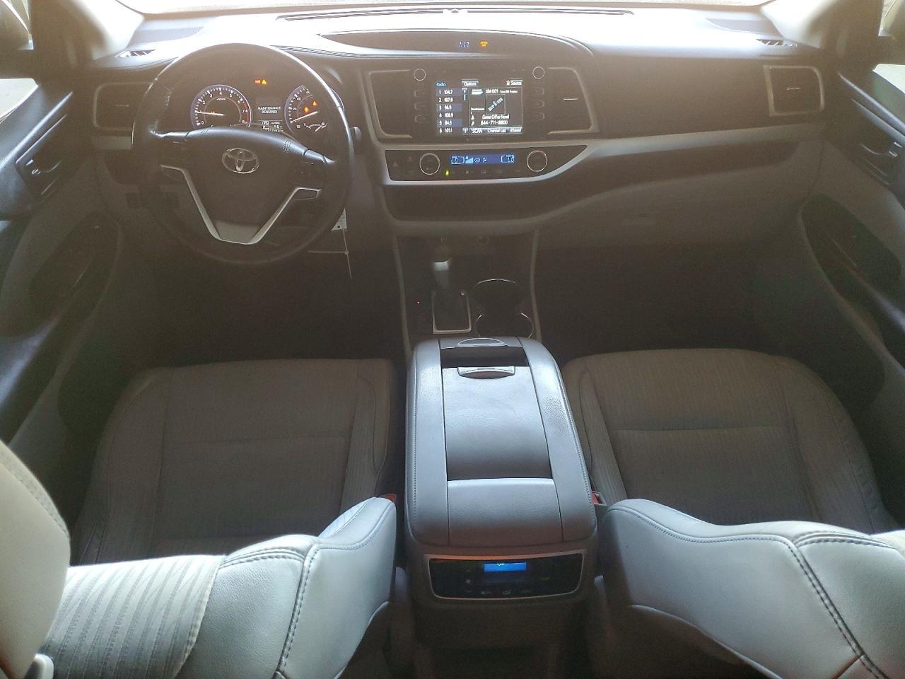 2016 Toyota Highlander Le Plus - zdjęcie 8