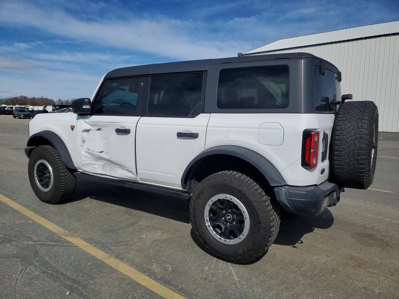 2023 Ford Bronco Base - zdjęcie 2