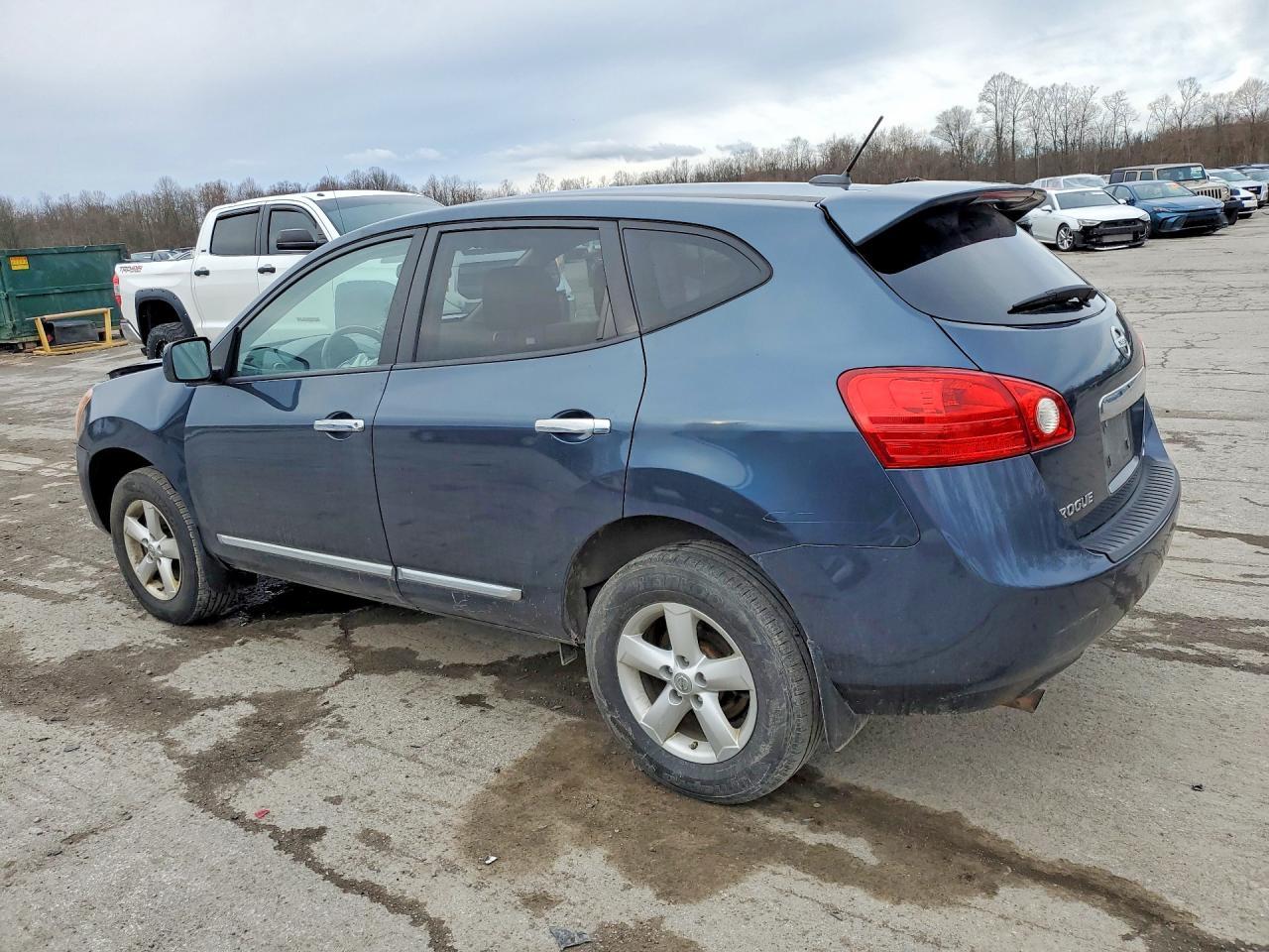 2013 Nissan Rogue S - zdjęcie 2